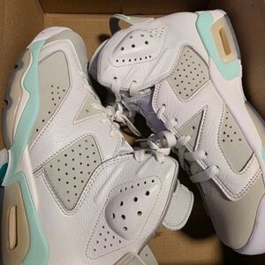 Jordan 6 Mint Foam Women Size 7